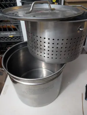 Bc-1124 Bayou Classic 24 Quart Stainless Steel Stockpot With Vented Lid Silver