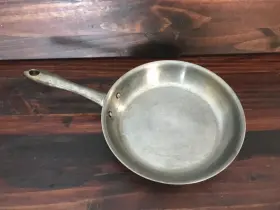 10829 Belgique Gourmet Stainless Steel 9.5 Inch Saute Pan Skillet Fry No Lid Copper Bottom
