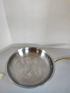 30699 Belgique Frying Pan. 9.5 Inch. Minor Discoloration To Exterior Of Pan