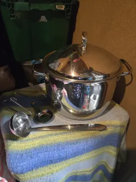 Belgique 732997140758 Stainless Steel Cookware With Chafing Pan Warmer And Candles Included