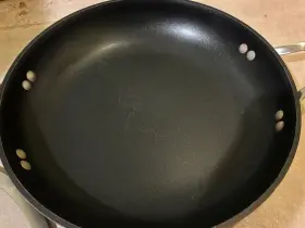 1392 Calphalon 1382/1392 Non-stick Anodized Aluminum 12 Inch Pan 1382 With Glass Lid