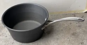 D1703 Calphalon 3-1/2qt 1/2 3-1/2 Quart Hard Anodized Aluminum Windsor Sauce Pan Used X-nice