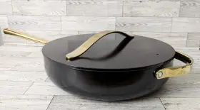 Caraway 850036593256 Iconic Black Ceramic Coated Saut Pan With 12 Inch Lid 4.5 Quart New