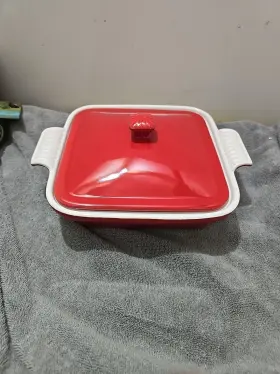 Chefs Counter 849808003581 Counter/ Square Covered Casserole 1.5 Quart Red Enameled Exterior A96