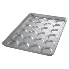 42495e Chicago Metallic Bun And Roll Pan 17 3/4 In W