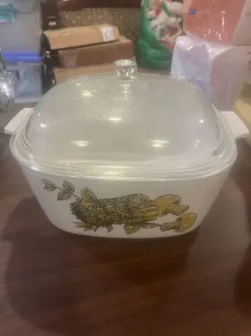P-84-b Corningware Corning Ware Ltd. Natures Bounty 4 Quart With Lid Super Clean Rare
