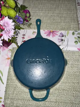 111986.01 Crock Pot Artisan Enameled 12 Inch Round Cast Iron Skillet In Teal Turquoise