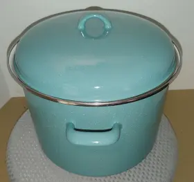 Crofton 4099100031249 12 Quart Stockpot Porcelain Enamel Coated Steel Large Handles Lid