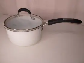 1118 Cuisinart 2.5 Quart White Saucepan W Glass Lid Light Scratches And Small Paint Chips