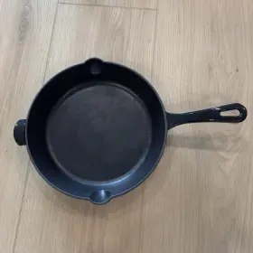 C122-24 Cuisinart 10 Inch Chef S Classic Enameled Cast Iron Double Spout Black Skillet
