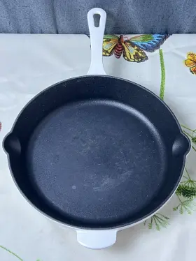 Ci22-24 Cuisinart White Enameled Cast Iron Skillet Frying Pan 10 Inch Heavy Duty