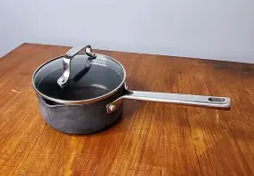 4388 Emeril Lagasse 1.5 Quart Saucepan Pot Hard Anodized Non Stick Pour Spout With Lid