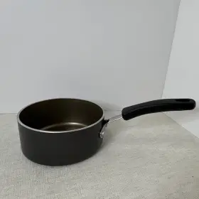 02117 Farberware Non-stick Saucepan Black 2 Quart Flat-bottomed Easy To Clean Aluminum