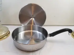 Q23c Farberware 10 Inch Fry Saut Pan With Lid Brand New-unboxed