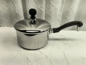 T007 Farberware Durable Stainless Steel Pot / Lid 1qt/0.9l Impact Bonded