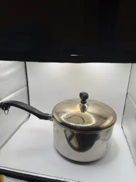T9905 Farberware 3 Quart / 2.5 L - 18/10 Stainless Steel Pot Pan With Lid Euc