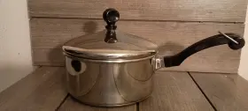 Tqqq05 Farberware 1.5 Quart Sauce Pan 18/10 Stainless Steel With Lid
