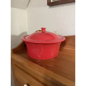1566107k Fiesta 90 Oz Large Covered Casserole Dish New- Red