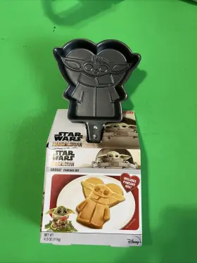 Frankford Candy 041376512292 Star Wars The Mandalorian Baby Yoda Grogu Pancake Skillet And Set Maker