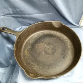 710-b Griswold Vintage Erie Pa 11.25 Inch Black Cast Iron Skillet #9 Handle 710 B Wobble