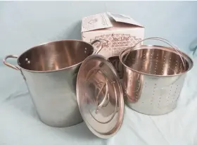 671025 Howmeworld By Stanley Roberts 12 Quart Stockpot With Steamer Strainer Basket And Lid - Stainless Steel New