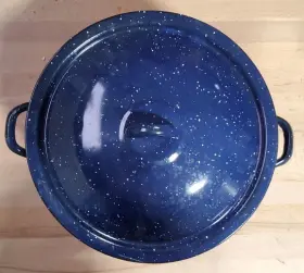 Imusa 094046100619 12 Quart Stock Pot With Blue Enamel Lid - Has Some Defects