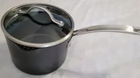 2738 Kirkland Signature Saucepan W Straining Lid 3 Quart 2.8 L 7 Inch Diam 5 Deep Non-stick