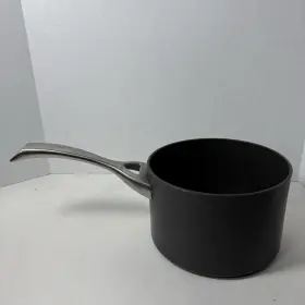 524663 Kirkland Signature 3 Quart Sauce Pan Pot Nonstick Coat Professional 7.25 Inch X4.75