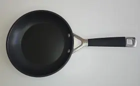 018024 Le Creuset Pro Frying Pan Toughened Non-stick Shallow 8 Inch Pfoa-free Scuffs