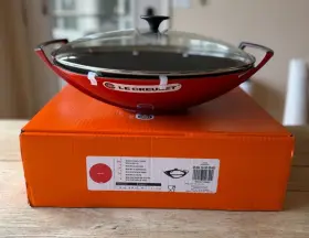 Le Creuset 024147126409 Signature Enameled Cast Iron Round Wok With Glass Lid 5 Quart Cerise New