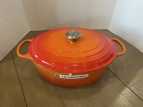 Le Creuset 024147265009 Signature Cast Iron Oval Dutch Oven Cerise 33cm 8 Quart Imperfect