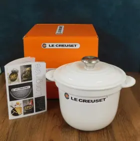 Le Creuset 024147309338 Cast Iron 2.25 Quart Rice Pot With Lid And Stoneware Insert White