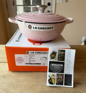 Le Creuset 024147312628 Enameled Cast Iron Soup Pot Marmite Shell Pink 3.5 Quart 9.5 In New