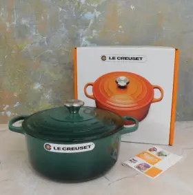 Le Creuset 024147312963 Signature Cast Iron 5.5 Quart Round Dutch Oven Artichaut - New