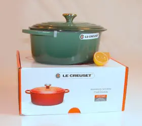 Le Creuset 024147312987 Signature 6 Quart Cast Iron Oval French Oven - Artichaut 31cm 6.75
