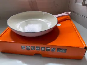Le Creuset 024147316114 Omelet/frying Pan 7 3/4 Inch Chiffon Pink New/box