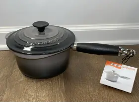 Le Creuset 024147317838 Inch Oyster 2 Quart Saucepan Cast Iron Classic Sauce Pan Nwt Flint Phenolic