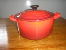 Le Creuset 024147319283 Cherry Red Cerise Cast Iron Heart Cocotte Dutch Oven 2 Quart Enameled
