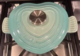 Le Creuset 024147322221 New Heart Cocotte 2 Quart Cool Mint Rare Handles No Box Stunning