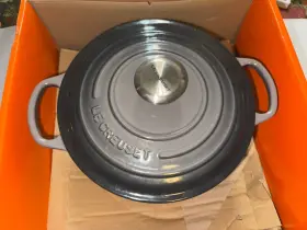 Le Creuset 024147323228 Cocotte Ronde 24cm 9.5in 4.5 Quart Gray Cast Iron