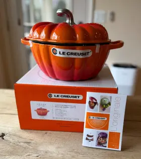 Le Creuset 024147328957 Signature Enameled Cast Iron Oven Pumpkin Cocotte 4 Quart Flame Orangenew