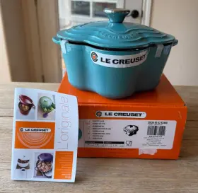 Le Creuset 024147331124 Enameled Cast Iron Flower Cocotte Dutch Oven 2.25 Quart Turquoise New