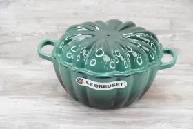 Le Creuset 024147332954 Signature Enameled Cast Iron Oven Pumpkin Cocotte 4 Quart Read With Defects