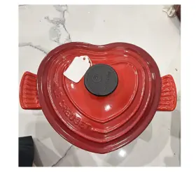 21017-20 Le Creuset Heart-shaped Enameled Cast Iron Casserole With Lid 2 Quart Red