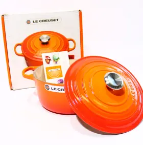 211772409 Le Creuset Signature 4 1/2 Quart Round Enamel Cast Iron French/dutch Oven