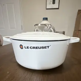 25170 Le Creuset Signature Round 5.5 Quart White Cast Iron Enamel Casserole Pan With Lid
