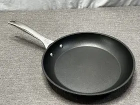 51131026001001 Le Creuset 10 Inch Fry Pan Toughened Nonstick Pro Used Once