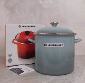 Le Creuset 56000974717251 Enameled Steel 12-quart Stockpot In Sea Salt - New
