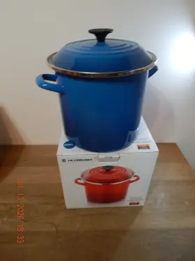 Le Creuset 630870256681 Enameled Enamel On Steel Stock Pot With Lid Cerise Blue 8 Qt