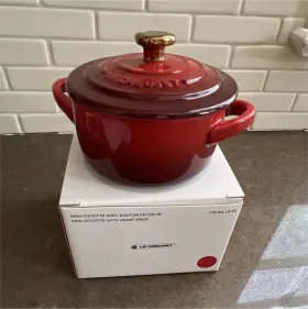 Le Creuset 8190110060303 Mini Round Cocotte Heart Knob Cast Iron 250ml Red Lid